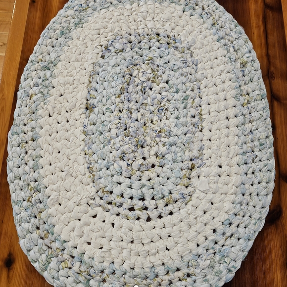 Handcrafted Oval Rag Rug - White and Blue - Picture 2 of 9